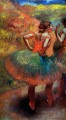 deux danseurs en jupes vertes paysage scener Edgar Degas